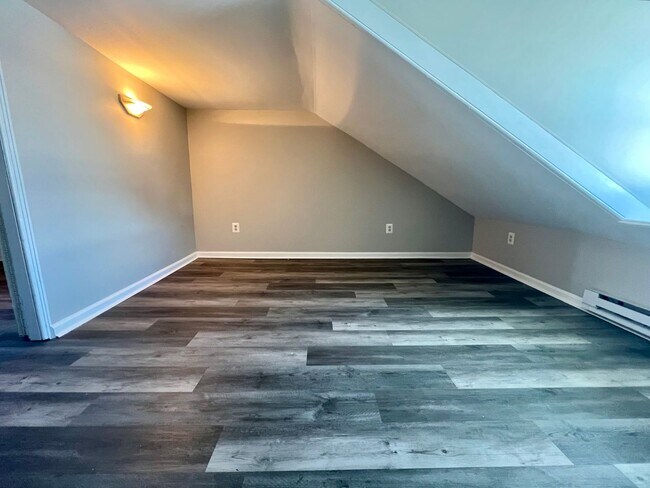 Building Photo - 713 S 2nd St