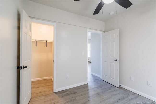 Building Photo - 31 Willetts Ave