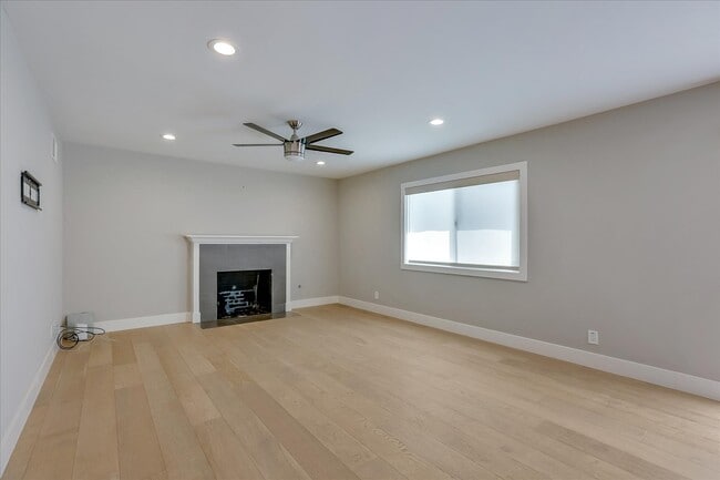 Building Photo - 406 Central Ave