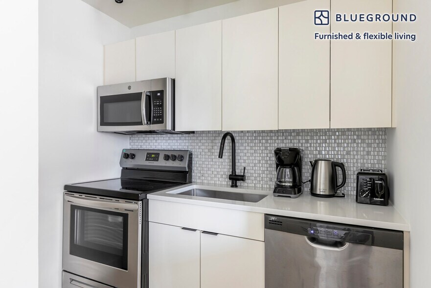 Building Photo - 21 E Chestnut St