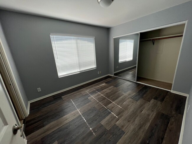 Building Photo - Remodeled 2 bed, 1-1/2 bath Gated Condo in...