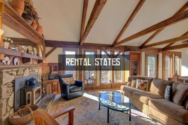Building Photo - 4 bedroom in Asheville NC 28804
