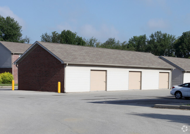 Parking Area - Sugar Creek Apartments