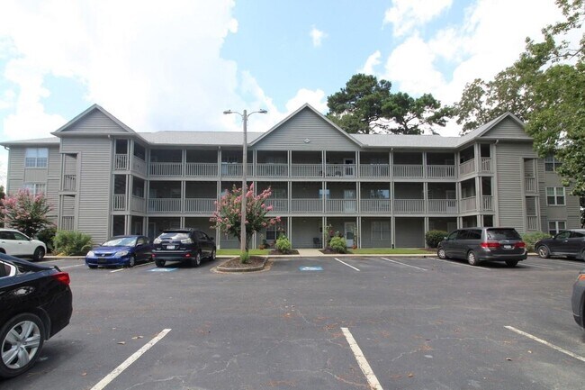 Building Photo - 922 Fairwood Lakes Dr