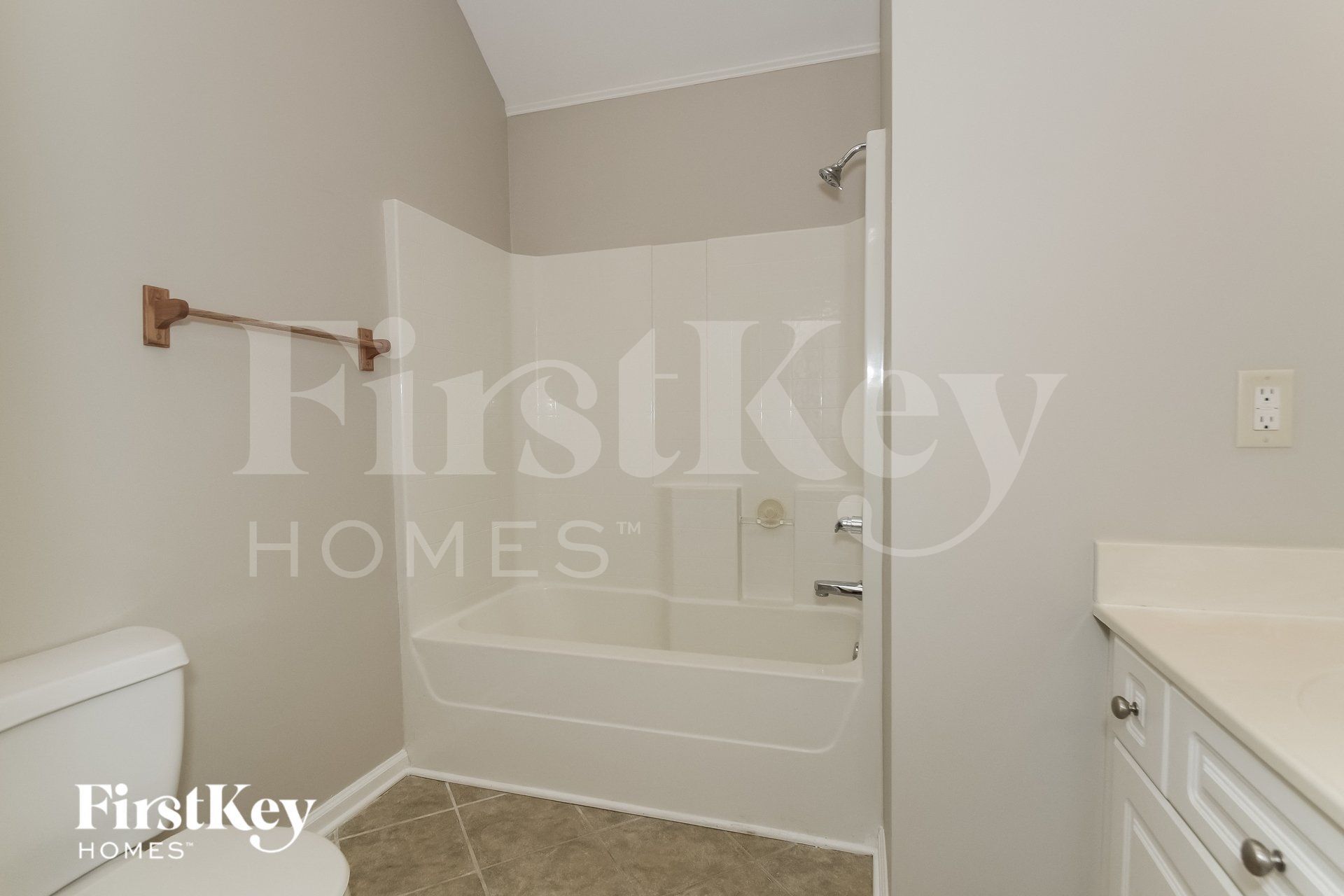 Building Photo - 316 Village Dr