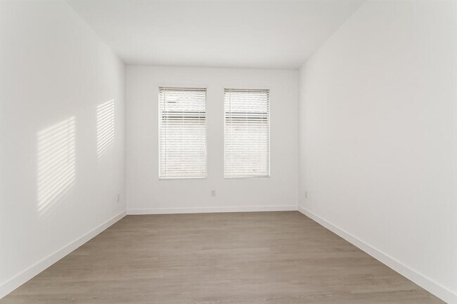 Building Photo - 1908 Ponderosa Pne Ln