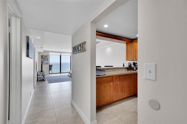 Building Photo - 400 N Surf Rd