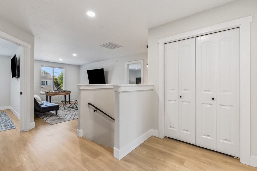 Building Photo - 4061 E Arch Dr