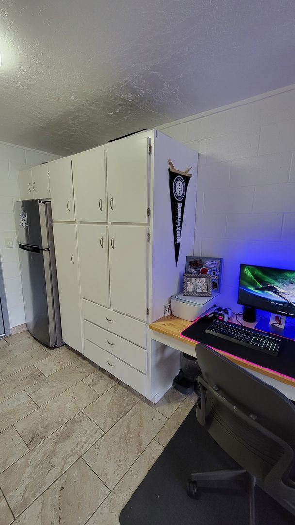 Building Photo - Studio Apartment with Granite Countertops