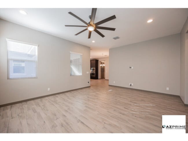 Building Photo - Beautiful 3/2 Gilbert Home!