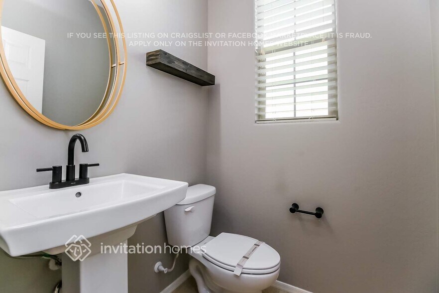 Building Photo - 5722 E Butte St