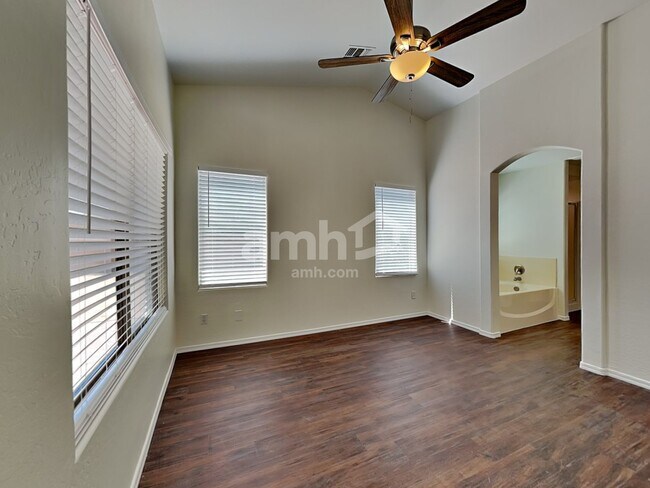 Building Photo - 11409 W Davis Ln