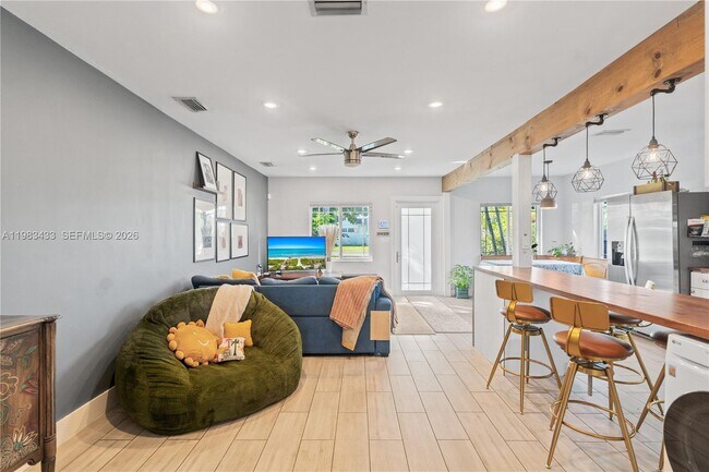 Building Photo - 2447 Wilson St