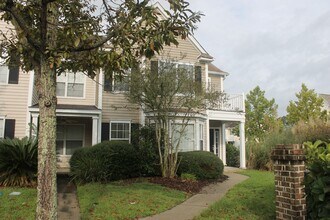 Building Photo - Four Bedroom Town Home with Two Car Garage in University Park-Renovated! Half Off First Month For...
