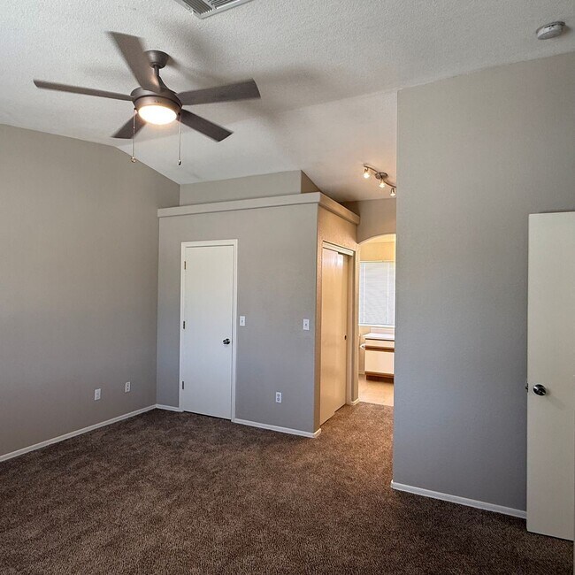 Building Photo - Charming Newly Renovated 2 bed/2 Bath Rental Long Term