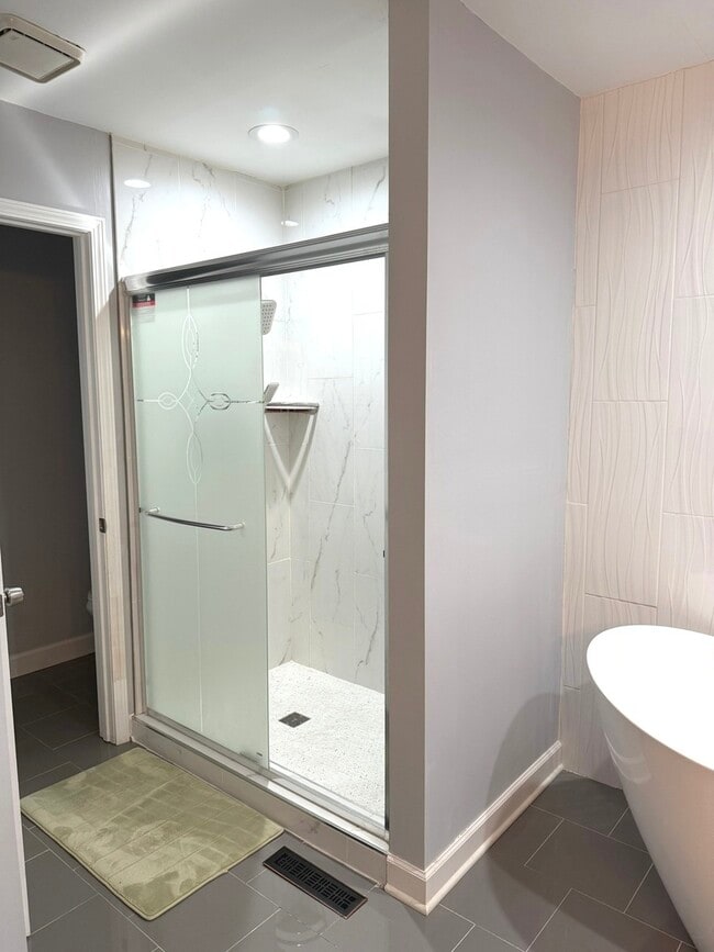 Building Photo - 17312 Valley View Dr