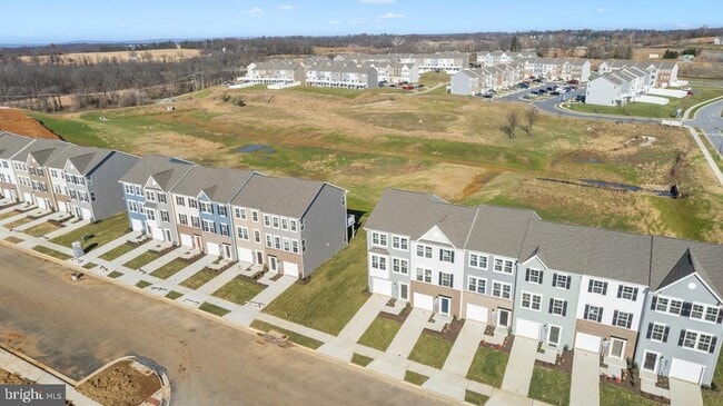 Building Photo - 569 Seeback Dr