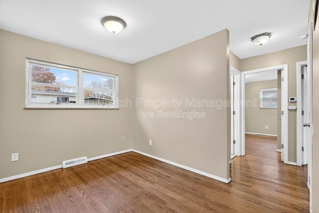 Building Photo - 2 Canary Ct