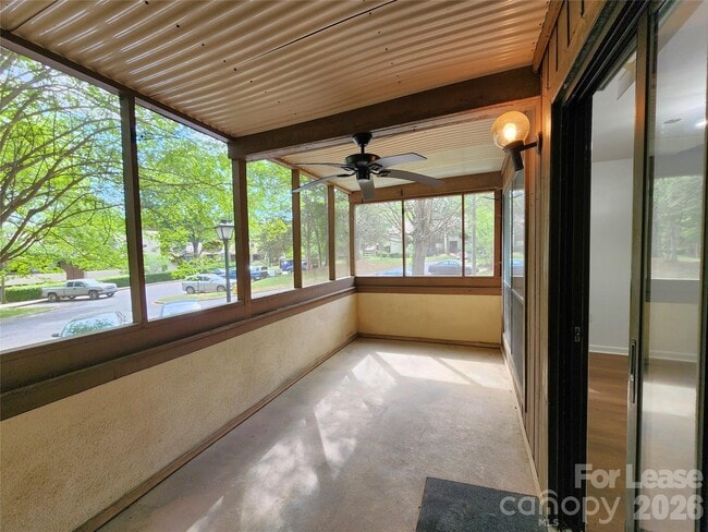 Building Photo - 5721 Dockside Dr