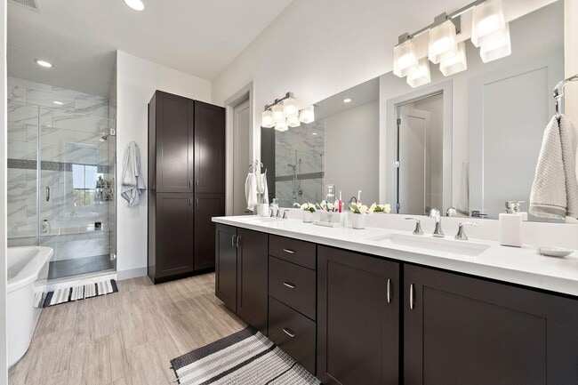 Building Photo - 4621 Chartres St