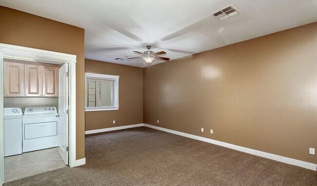 Building Photo - 3 Bed | 3.5 Bath - Biltmore Luxury Townhom...