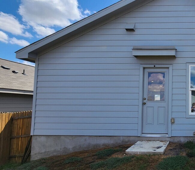 Building Photo - Converse Area - Knox Ridge