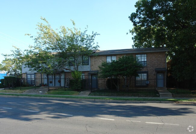 Building Photo - 5911 Ross Ave