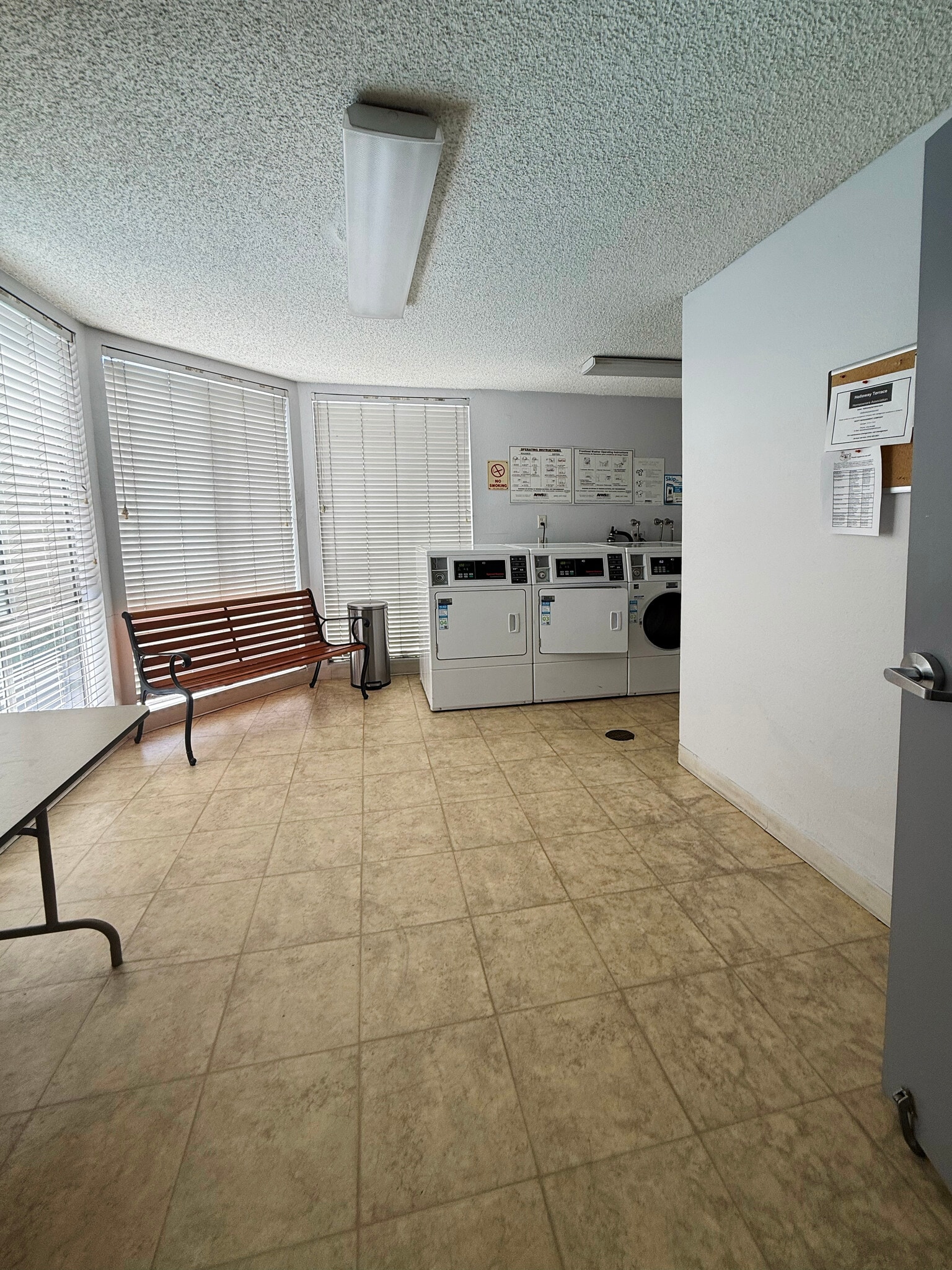 Shared Laundry Room - 8530 Holloway Dr