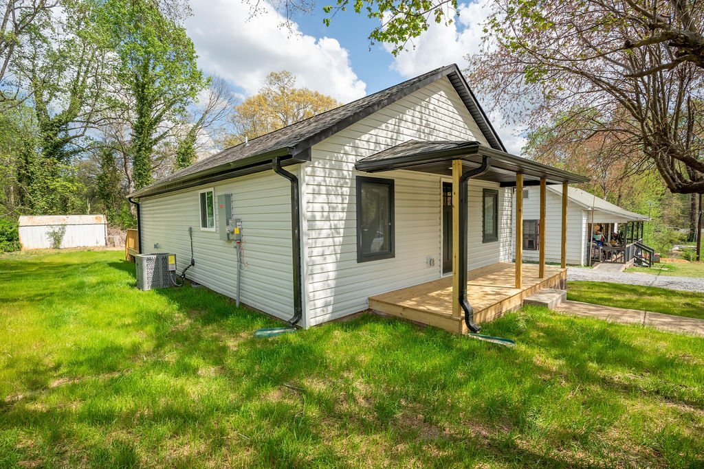 Building Photo - 1128 Rosehill Dr