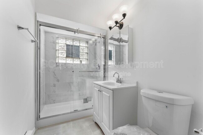 Building Photo - 2517 N Laramie Ave