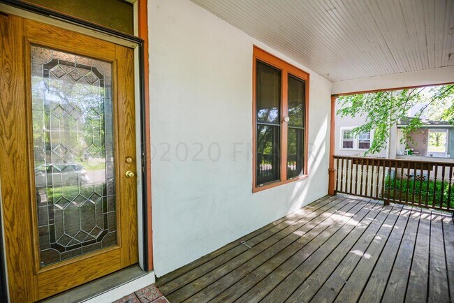 Building Photo - APPLICATION PENDING -- Gorgeous and spacio...