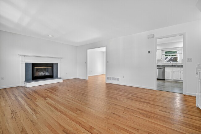 Building Photo - 55 Locust St