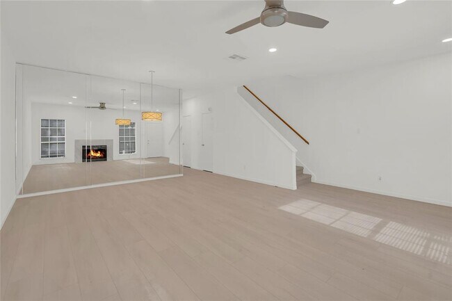 Building Photo - 4001 Tanglewilde St