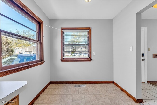 Building Photo - 5607 Allanwood Dr