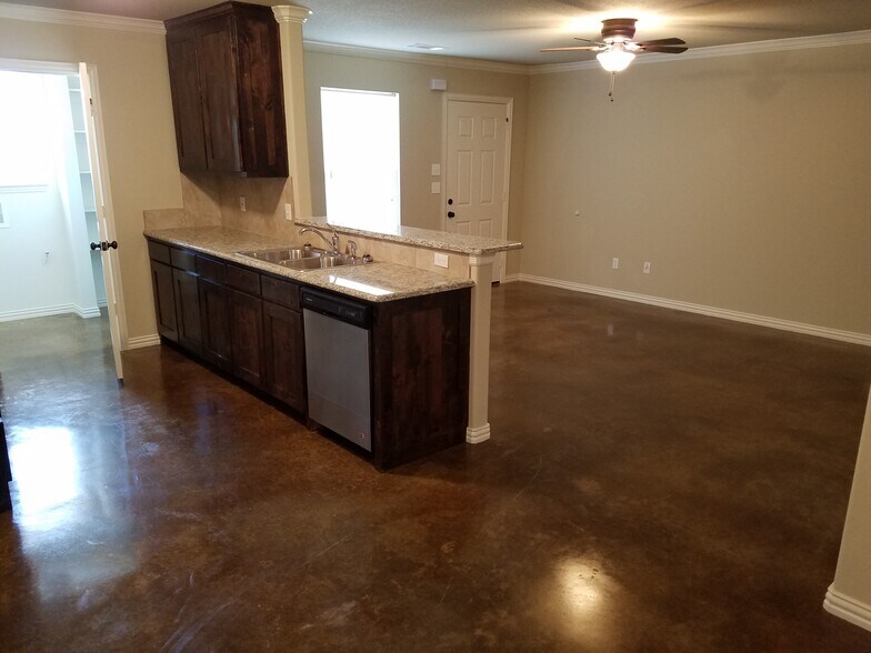 Building Photo - 105 Crossfire Ct