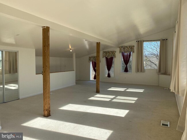 Building Photo - 856 Spriggs Rd