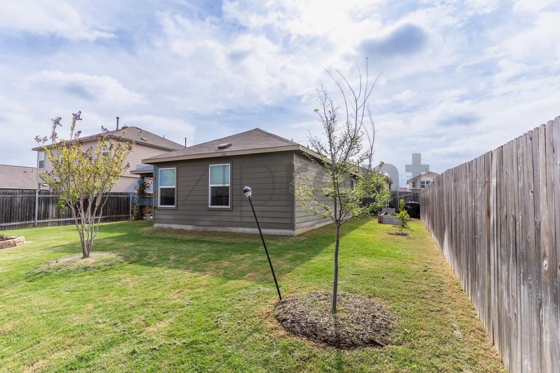 Building Photo - 206 Silver Glen Dr