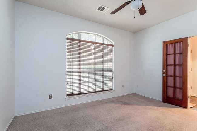 Building Photo - 1235 Blackthorn Dr