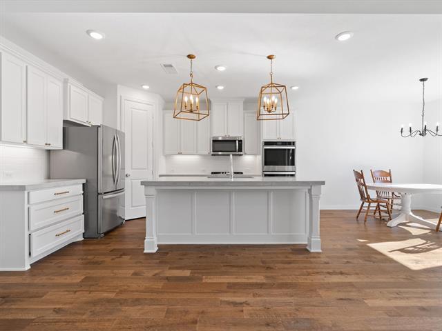 Building Photo - 1441 Bluebonnet Ln