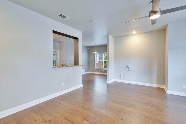 Building Photo - 2358 Wilson St