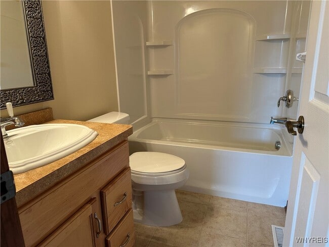 Building Photo - 8047 Laurel Park Ln