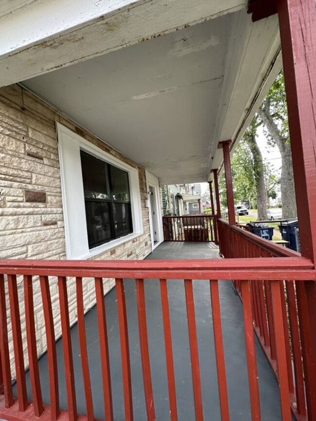 Building Photo - Spacious Single Family Home Ready for Rent...