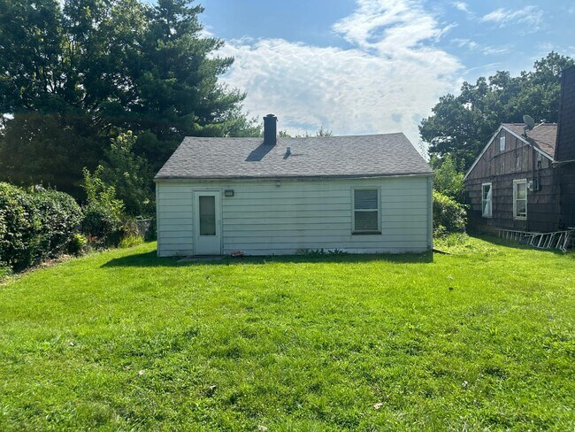 Building Photo - 1807 N Underhill St