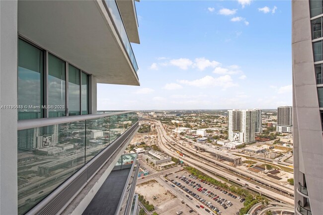 Building Photo - 900 Biscayne Blvd