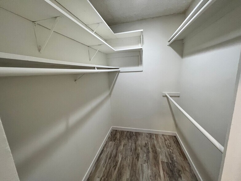 Building Photo - 12727 Matteson Ave