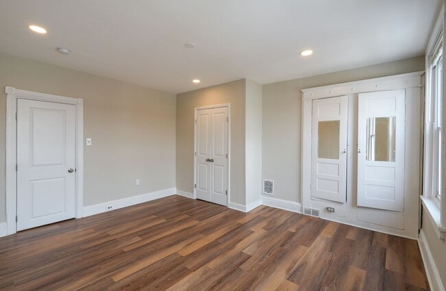 Building Photo - Amazing newly redone large 3 bedroom