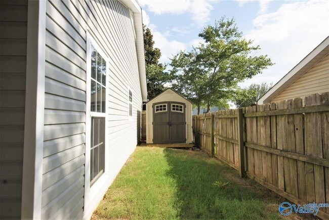 Building Photo - 252 Mountain Creek Dr