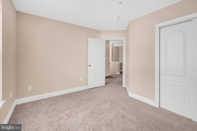 Building Photo - 8055 Gatehouse Rd