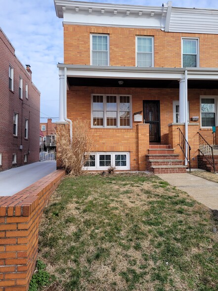 Building Photo - 333 Folcroft St