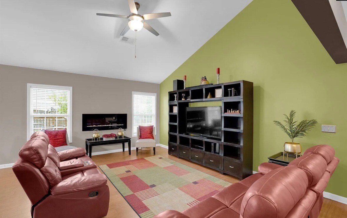 Building Photo - 946 Farnsworth Dr